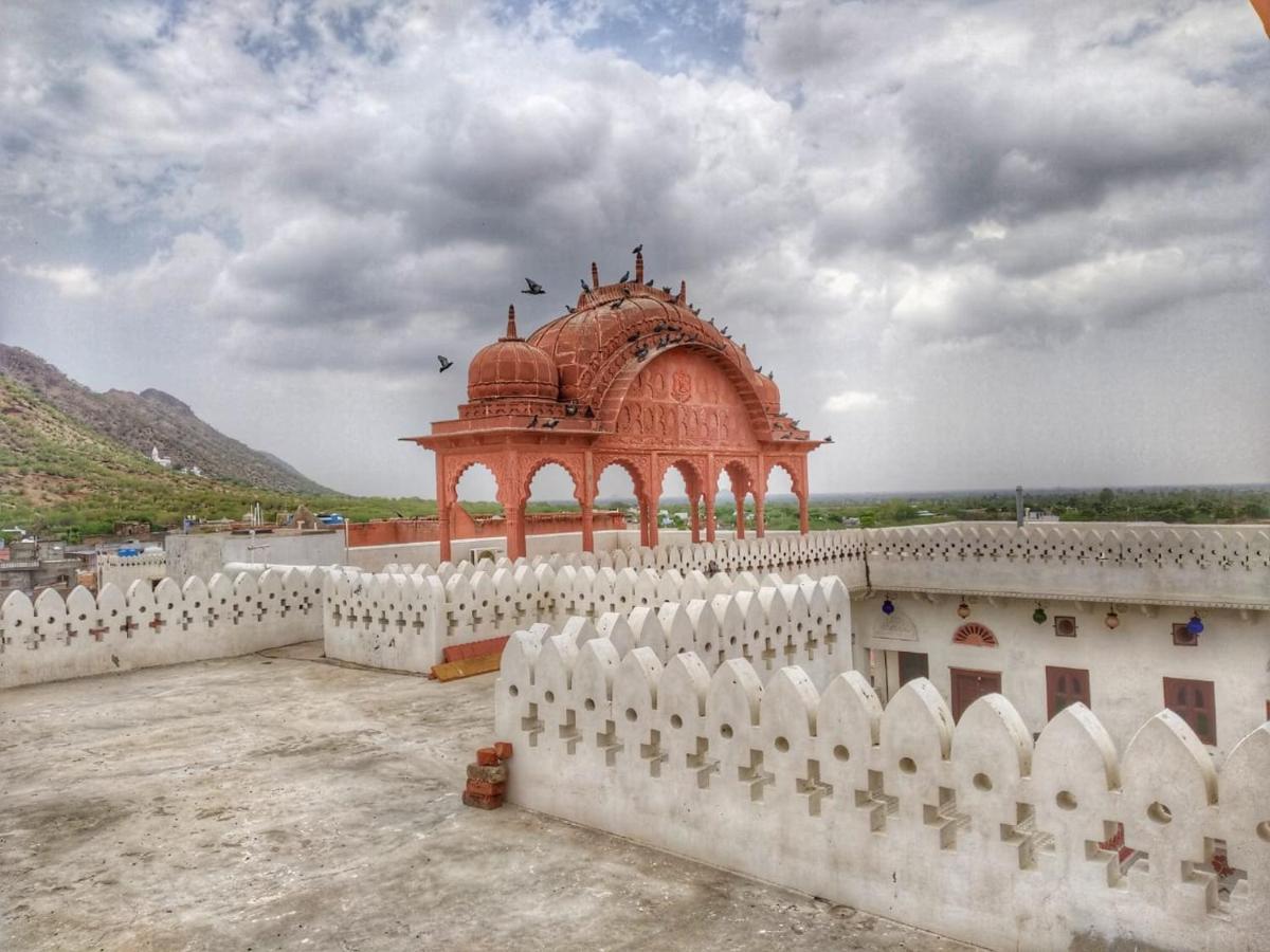 Tordi Garh Hotel Malpura  Exterior photo